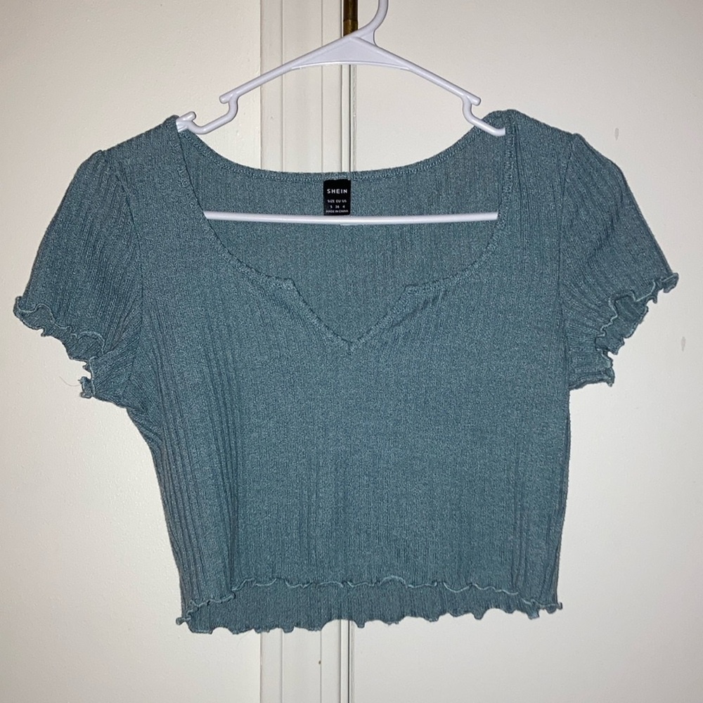 green crop tee